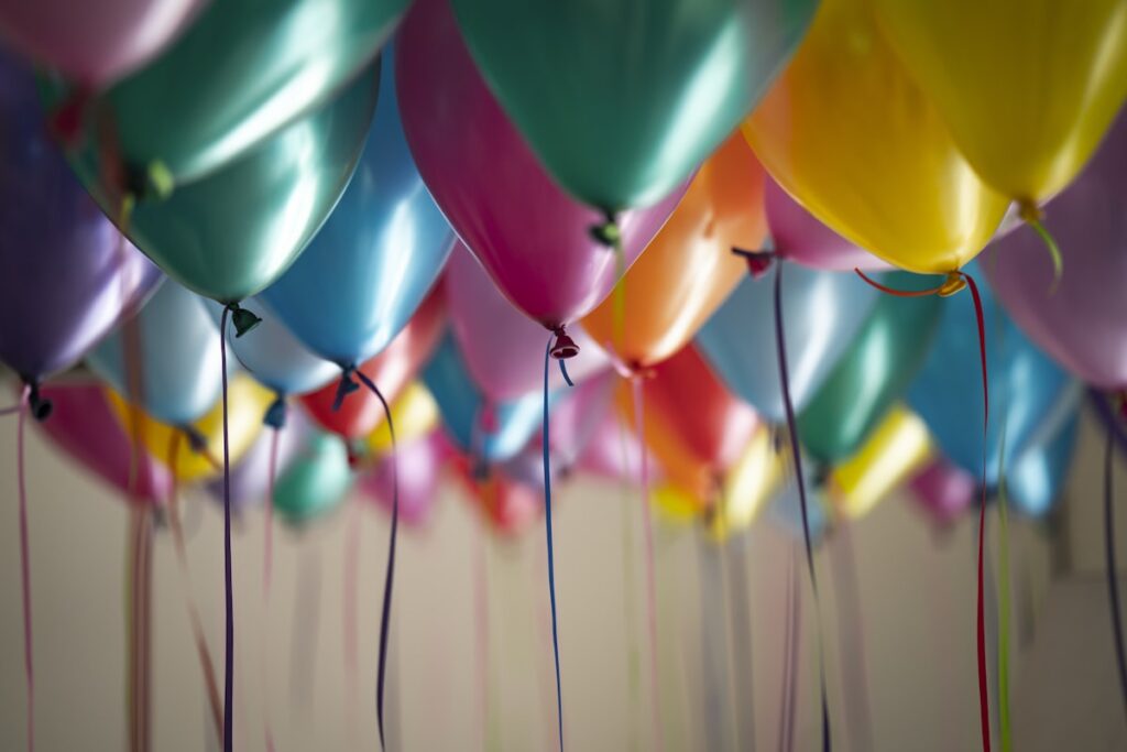 Sareni baloni za proslavu - Pop Balloon dekoracije